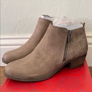 carlos brie booties